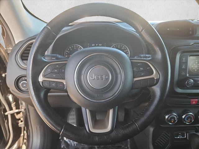 Used 2017 Jeep Renegade Latitude FWD image 13
