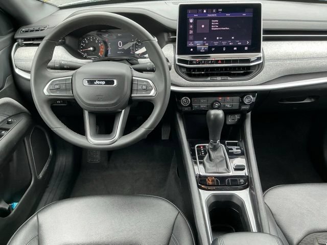Used 2024 Jeep Compass Latitude AWD/4WD image 17