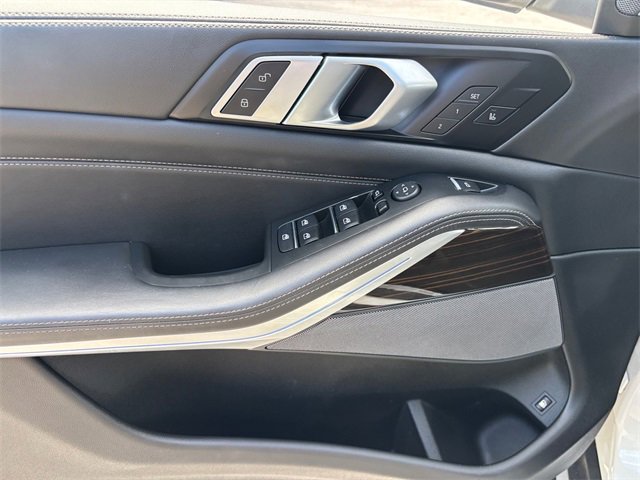 Used 2025 BMW X5 xDrive50e image 8