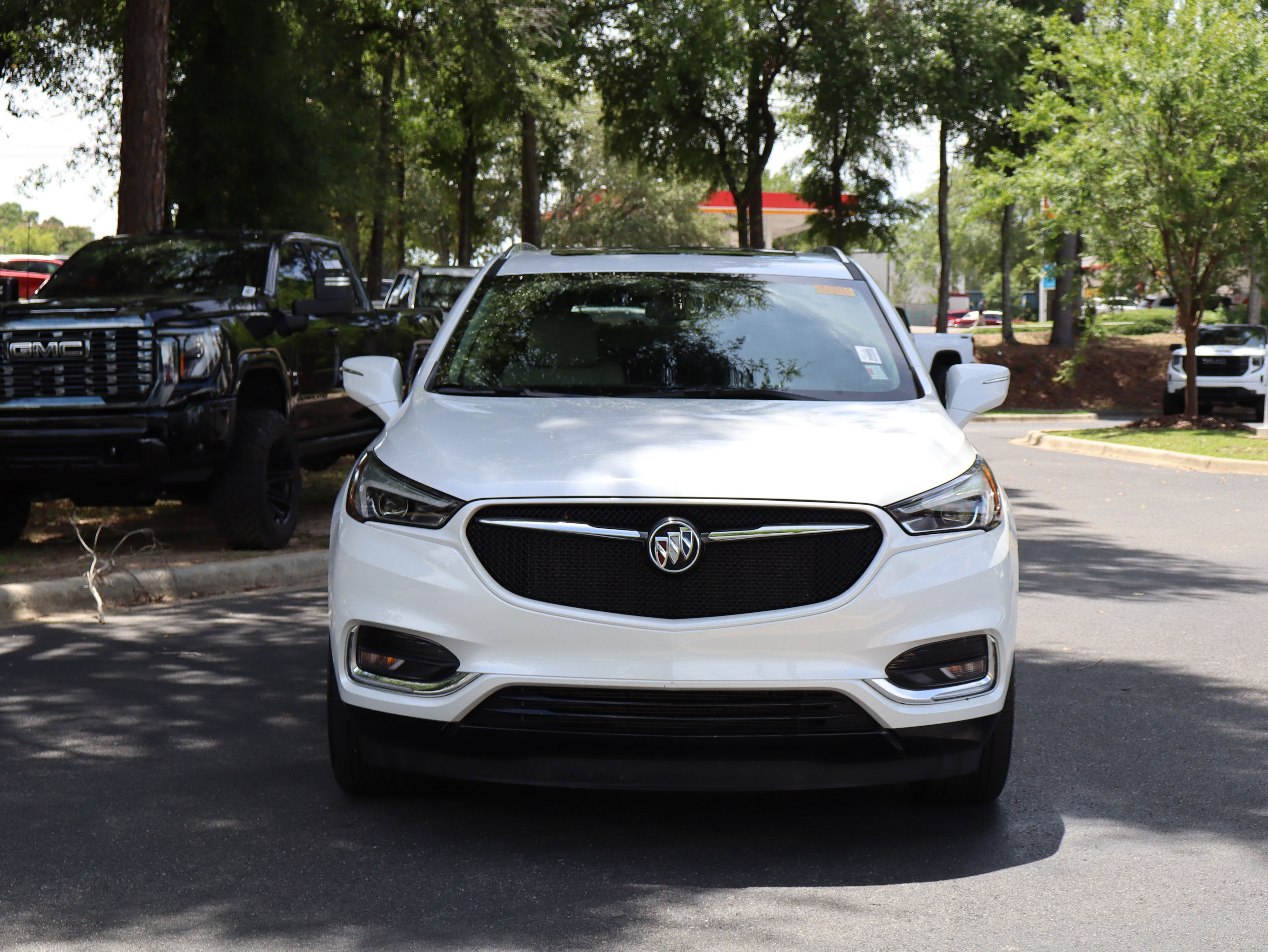 Used 2021 Buick Enclave Essence w/ Sport Touring Edition FWD image 3