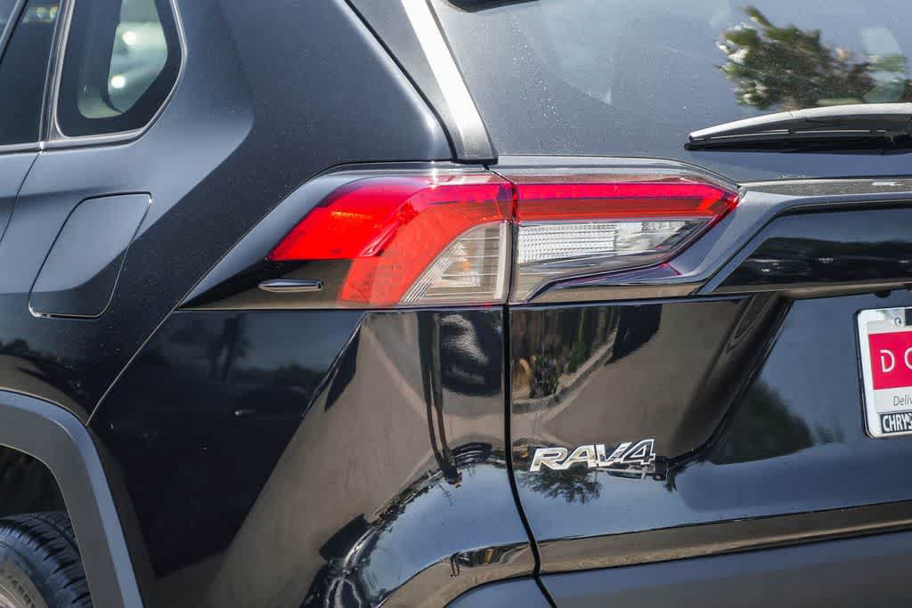 Used 2020 Toyota RAV4 XLE w/ Carpet Mat Package FWD image 7