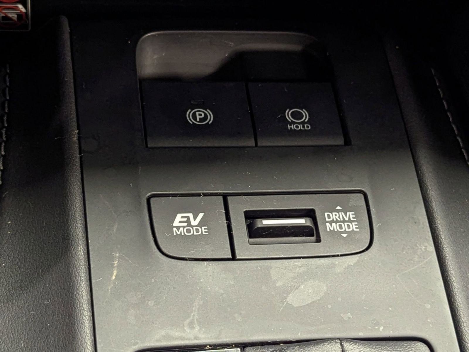 Used 2024 Toyota Venza XLE image 29