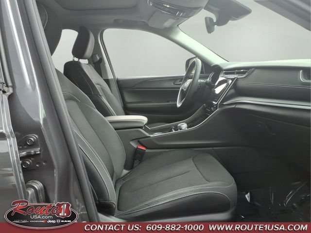 Used 2024 Jeep Grand Cherokee Laredo X AWD/4WD image 14