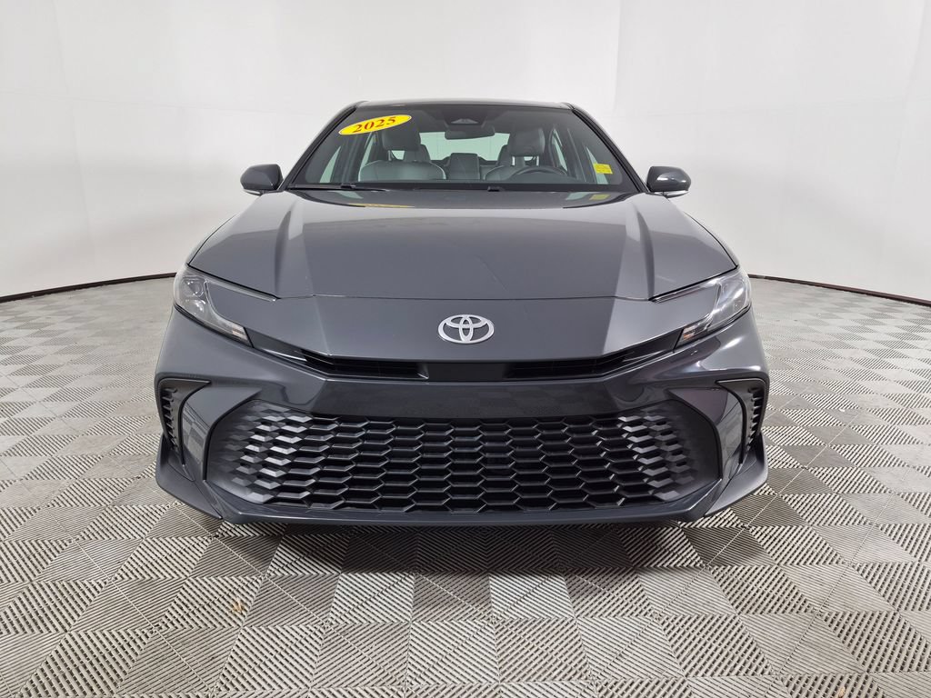 Used 2025 Toyota Camry SE FWD image 8