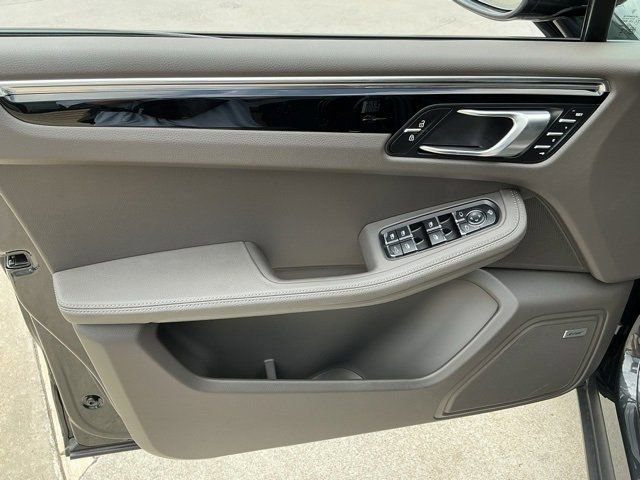 New 2025 Porsche Macan image 27