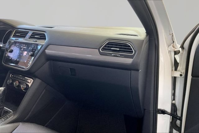Used 2020 Volkswagen Tiguan SE R-Line AWD/4WD image 18