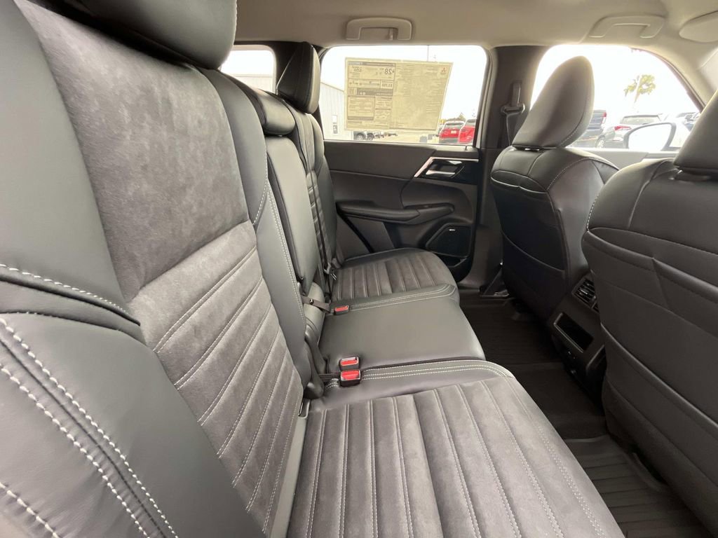 New 2026 Mitsubishi Outlander SE image 15