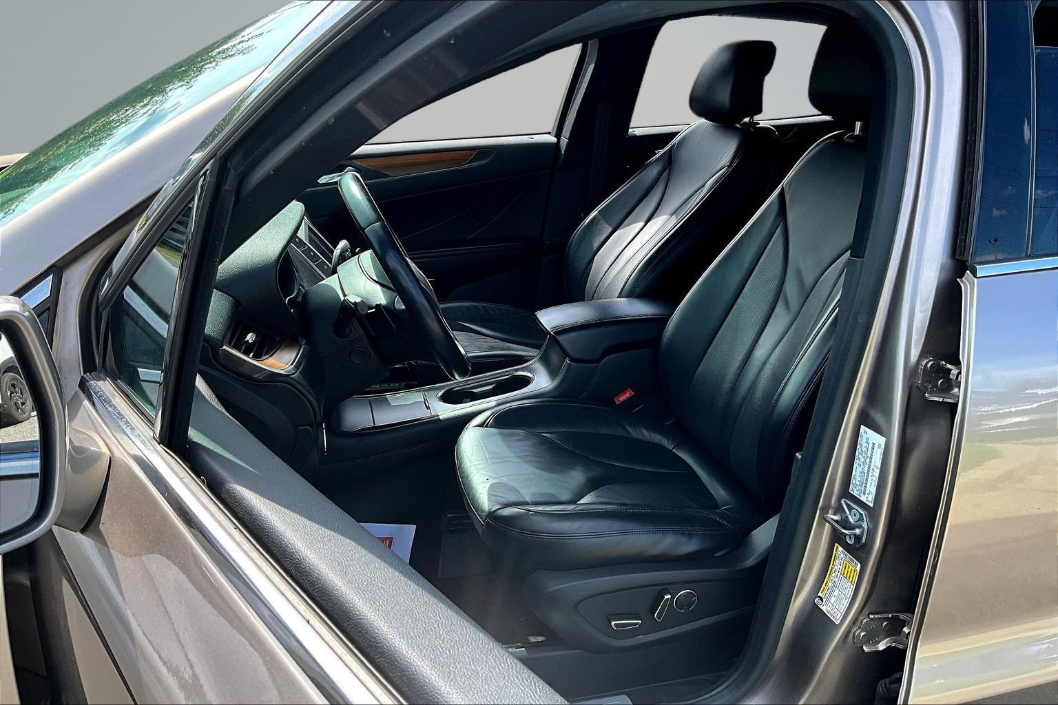 Used 2019 Lincoln MKC Select w/ Select Plus Package AWD/4WD image 18