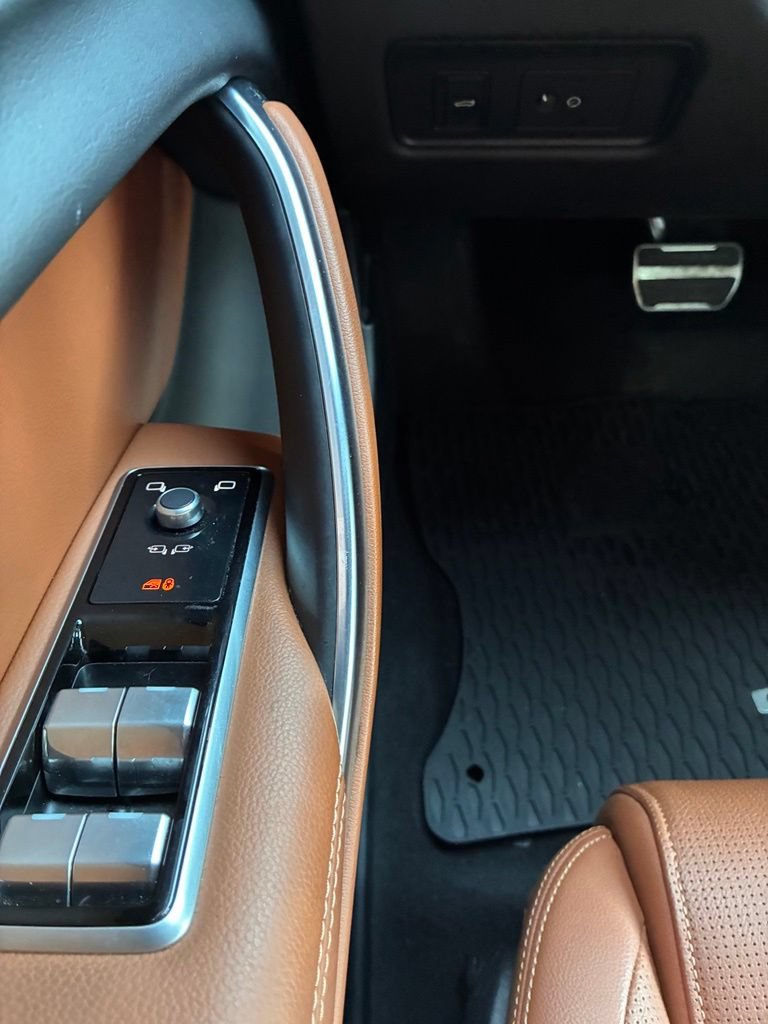 Used 2022 Jaguar XF R-Dynamic SE AWD/4WD image 28