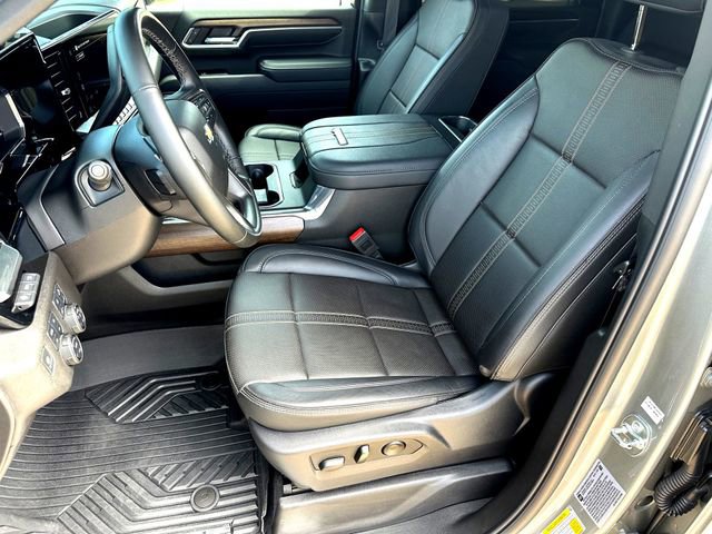 Used 2025 Chevrolet Silverado 2500 High Country w/ High Country Premium Package AWD/4WD image 10