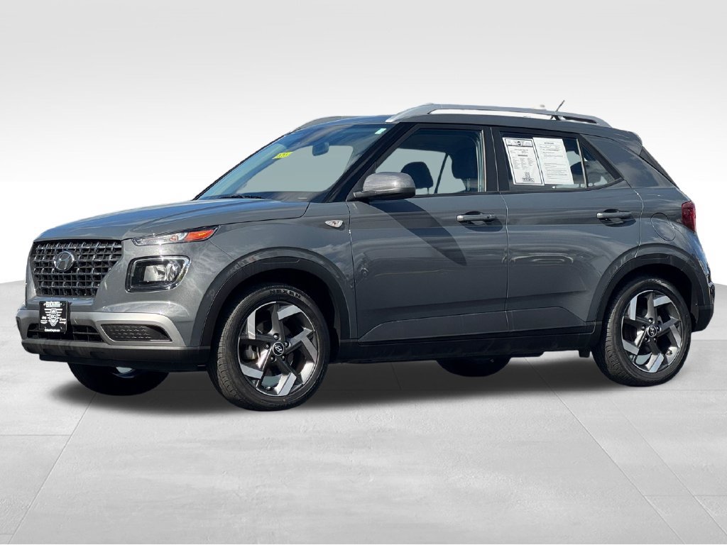 Used 2025 Hyundai Venue SEL FWD image 3