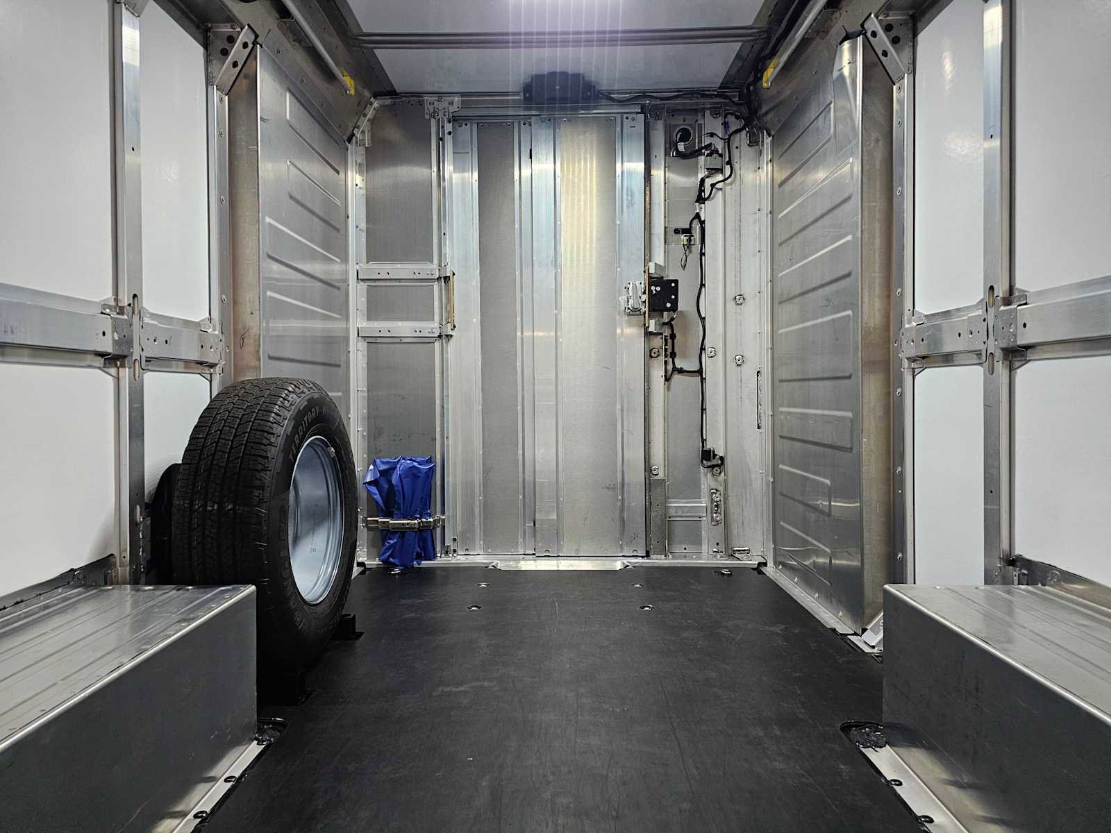 Used 2024 Chevrolet Brightdrop 400 w/ Commercial Equipment Package image 15