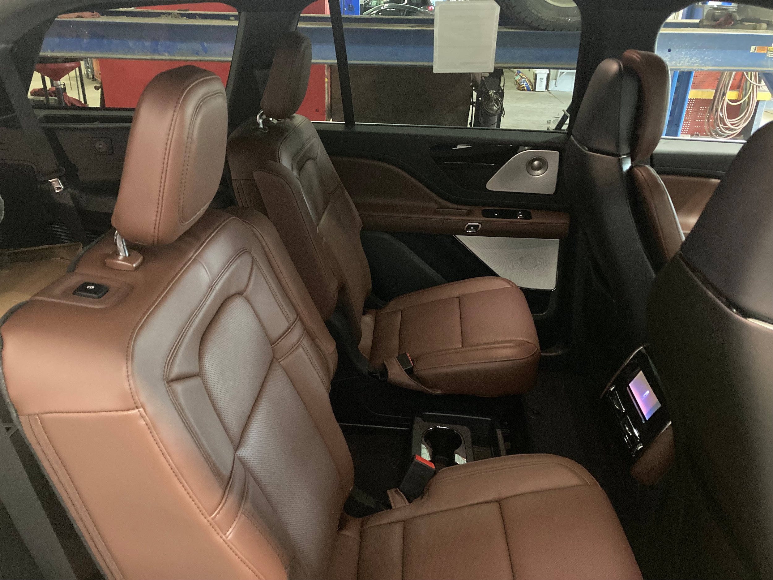 Used 2026 Lincoln Aviator Reserve AWD/4WD image 7