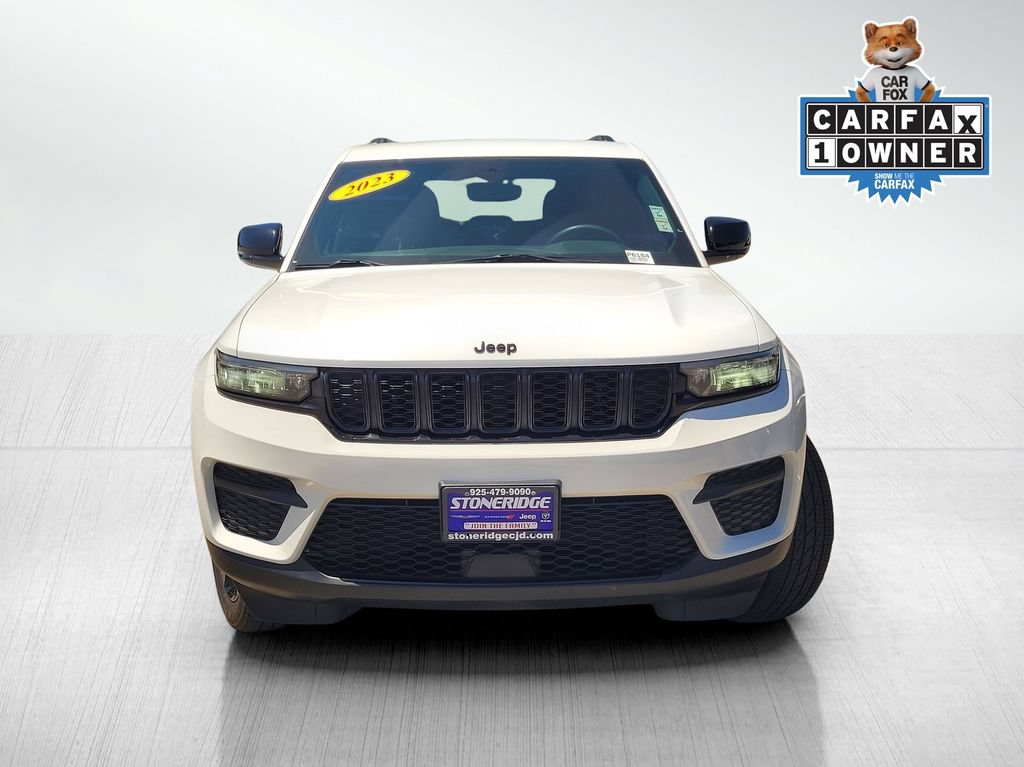 Used 2023 Jeep Grand Cherokee Altitude AWD/4WD image 2