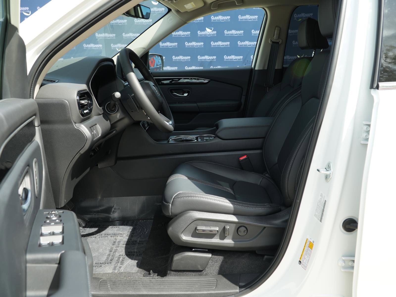 Used 2025 Honda Pilot Touring image 16