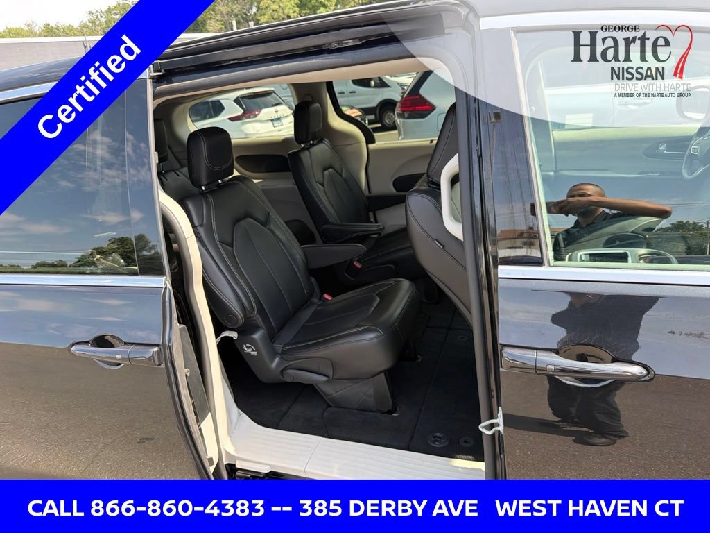 Used 2023 Chrysler Pacifica Touring-L FWD image 26
