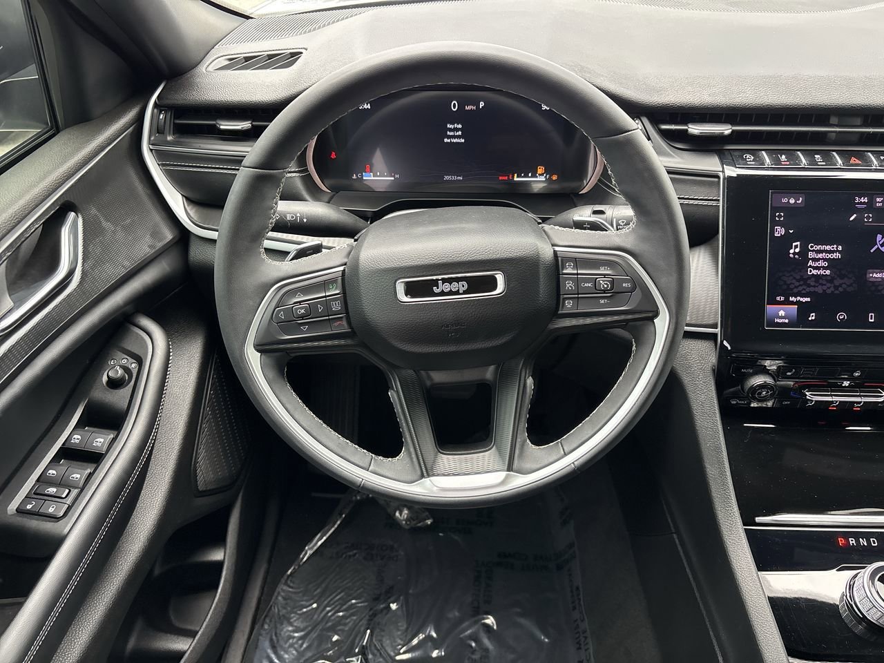 Used 2025 Jeep Grand Cherokee Laredo X w/ Luxury Tech Group I RWD image 14