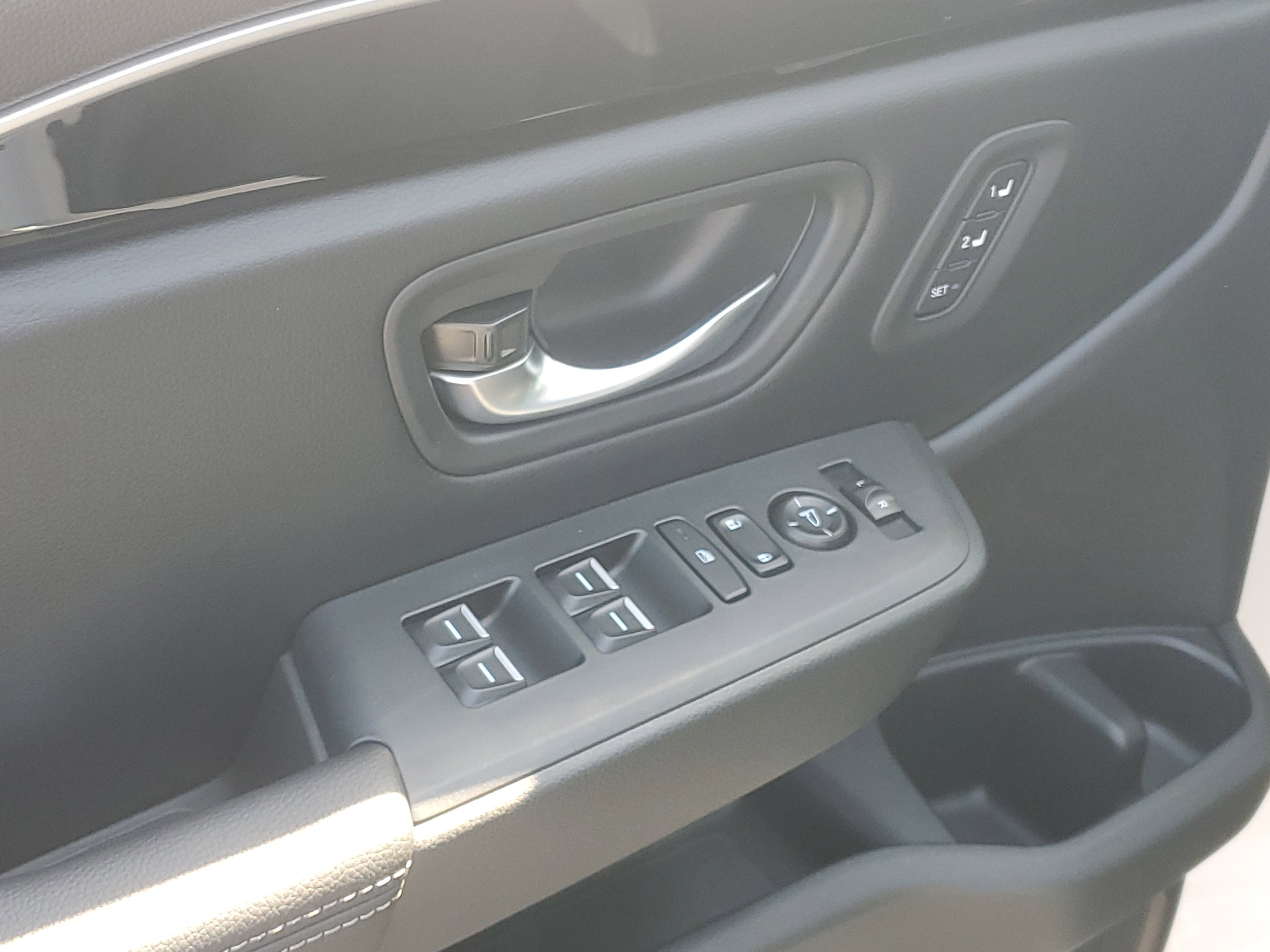 Certified 2025 Honda Pilot Touring image 22
