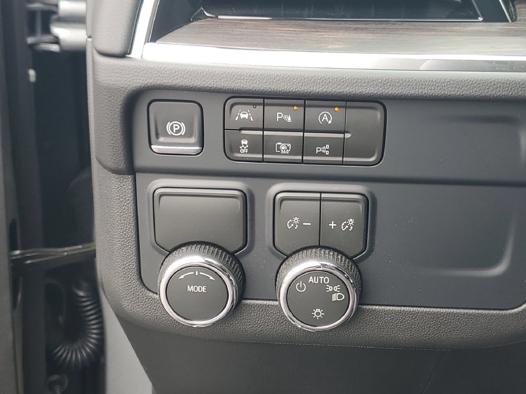 Used 2026 Chevrolet Tahoe LS RWD image 18