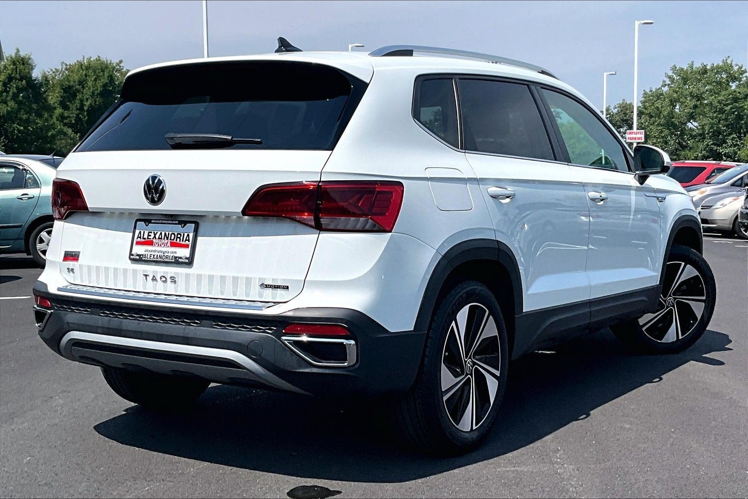 Used 2023 Volkswagen Taos SE AWD/4WD image 11
