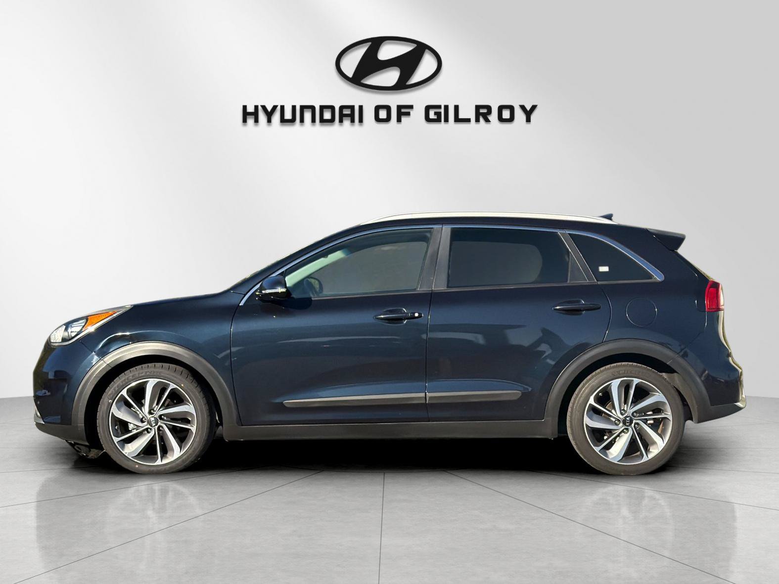 Used 2017 Kia Niro Touring w/ Advanced Technology Package FWD image 2