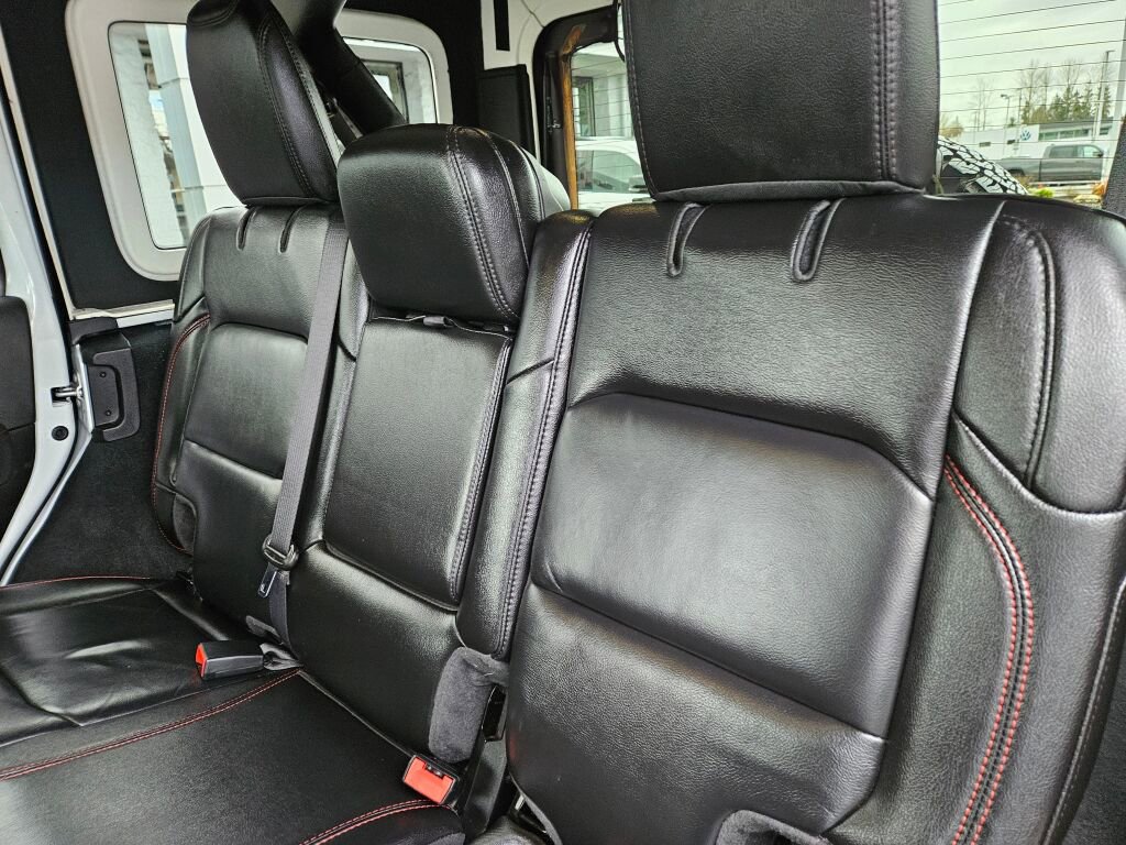 Used 2022 Jeep Wrangler Unlimited Rubicon w/ LED Lighting Group AWD/4WD image 15