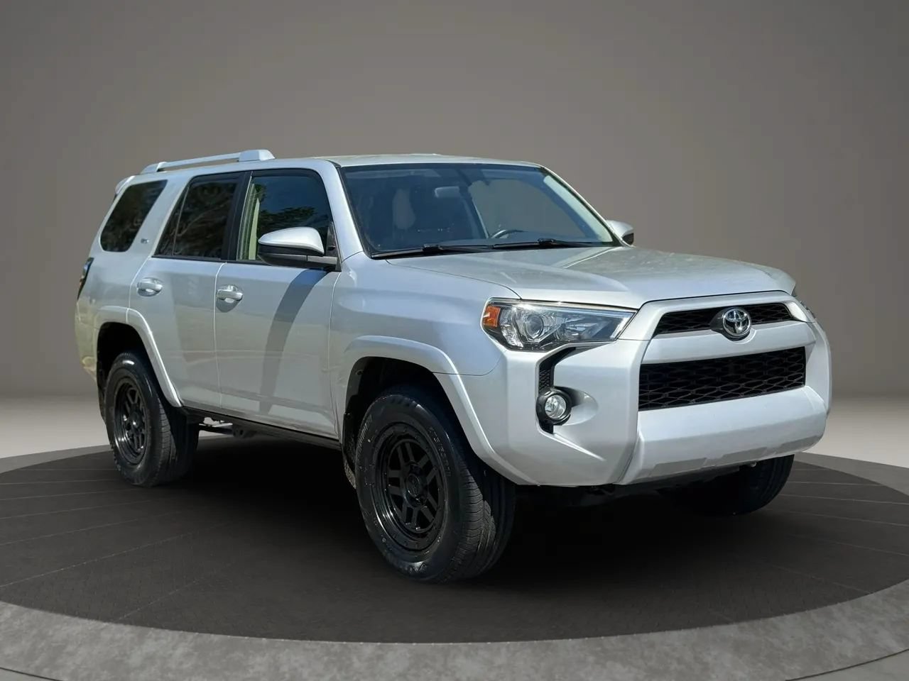 Used 2015 Toyota 4Runner SR5 AWD/4WD image 3