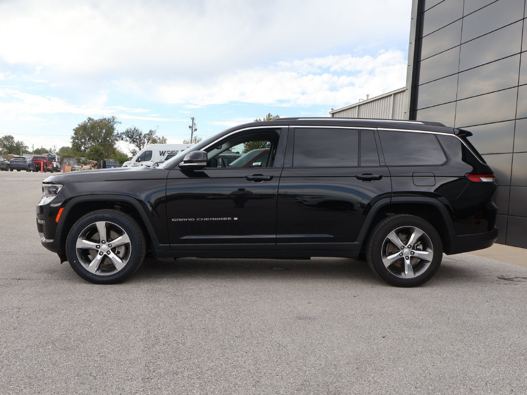 Used 2021 Jeep Grand Cherokee L Limited AWD/4WD image 2