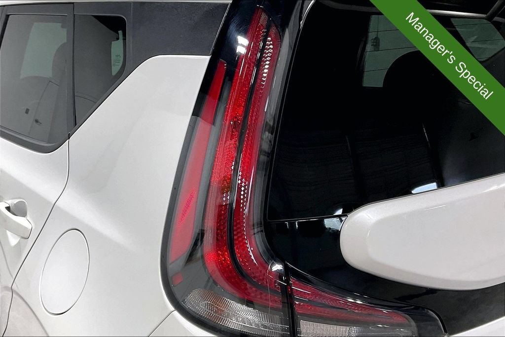 Used 2025 Kia Soul LX w/ LX Technology Package FWD image 35