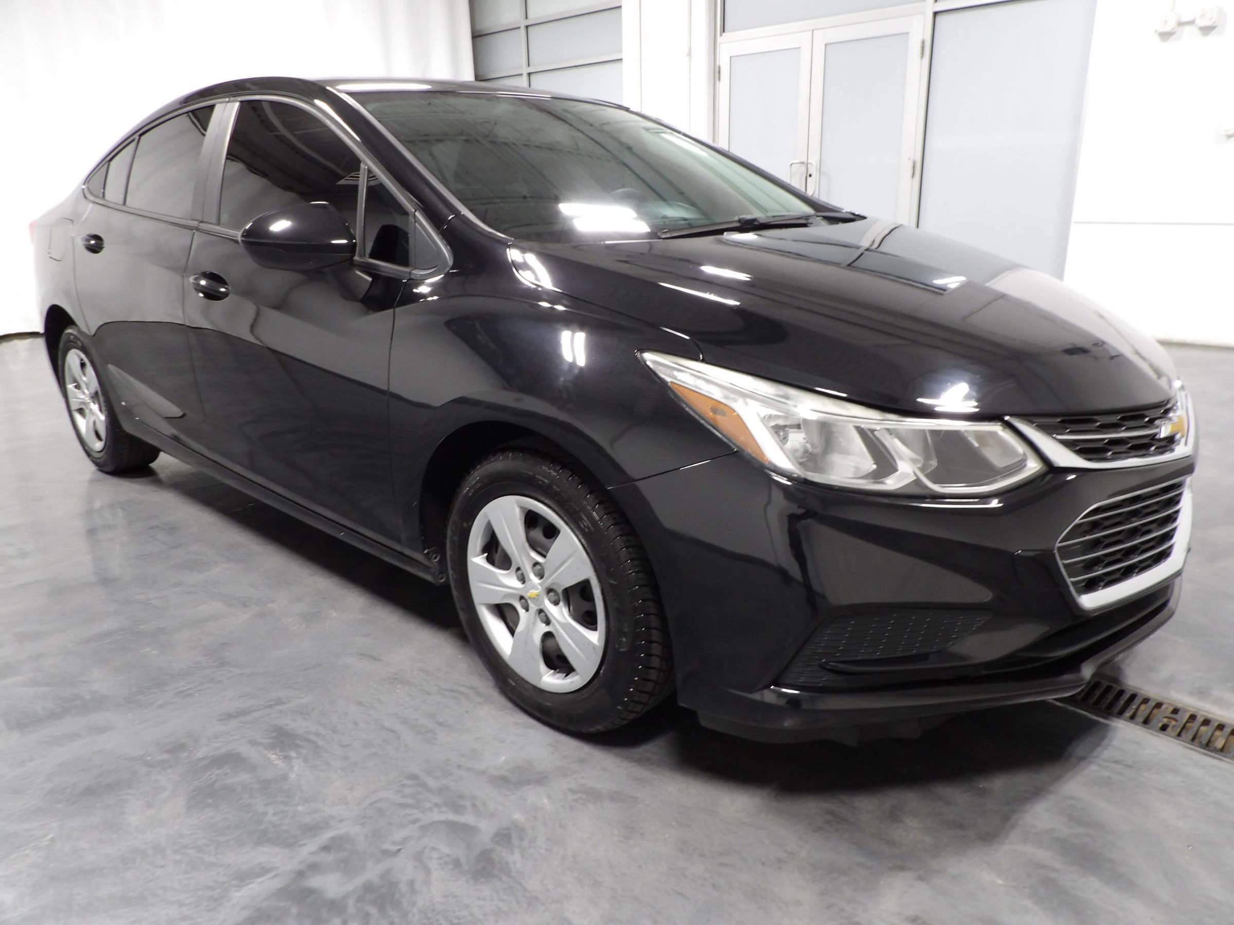 Used 2018 Chevrolet Cruze LS FWD image 2