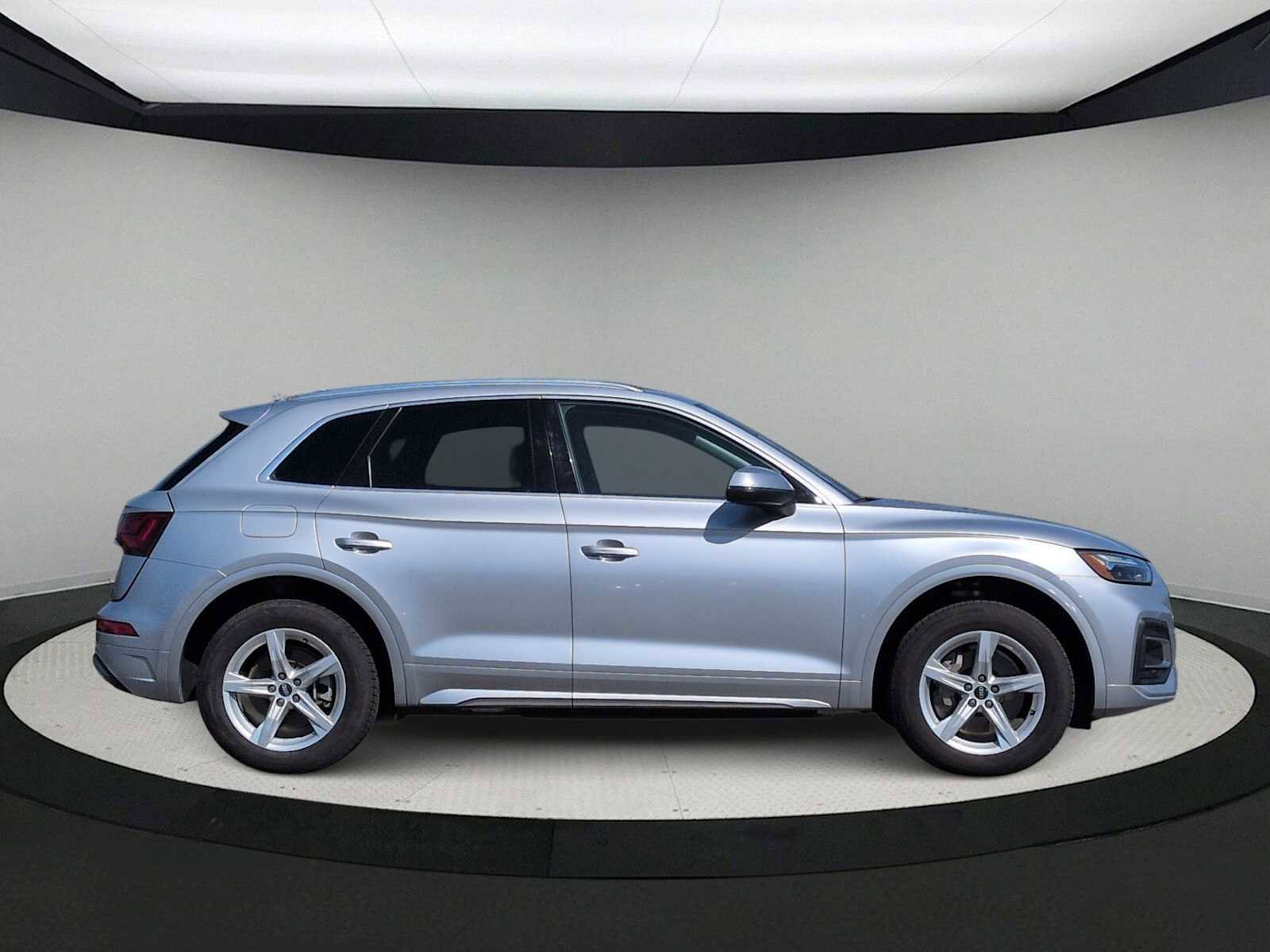 Used 2021 Audi Q5 Premium w/ Convenience Package image 9
