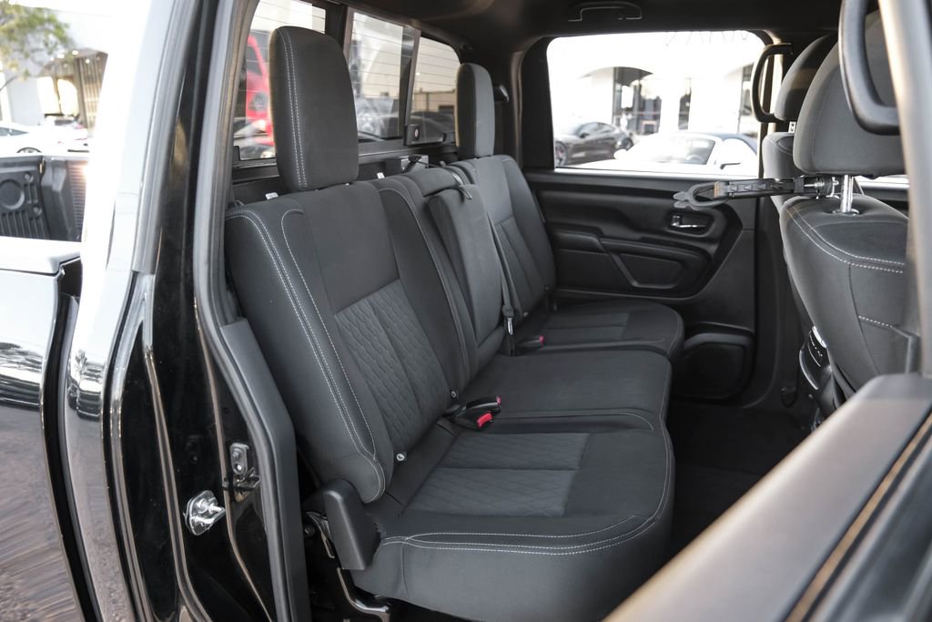 Used 2018 Nissan Titan SV w/ SV Convenience Package image 37