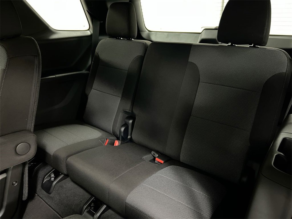 Used 2023 Chevrolet Traverse LT image 28