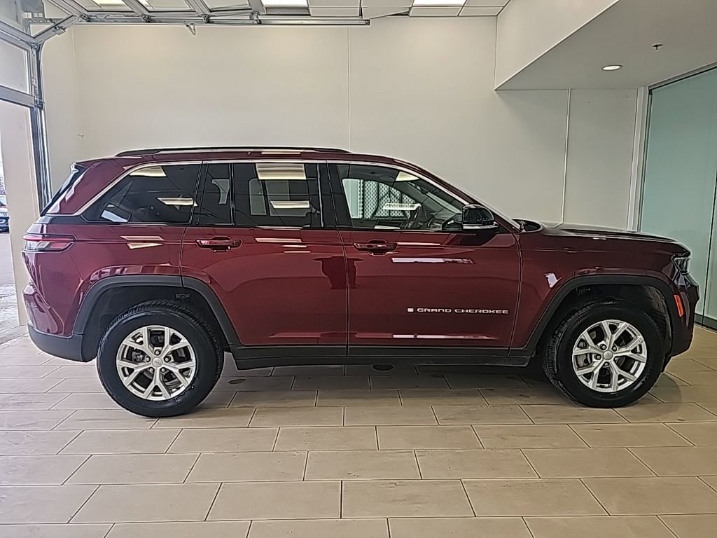 Used 2024 Jeep Grand Cherokee Limited image 6
