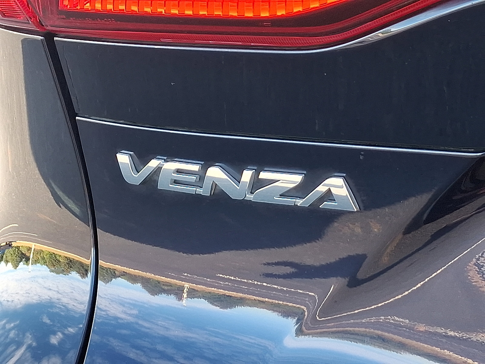 Used 2024 Toyota Venza XLE image 31