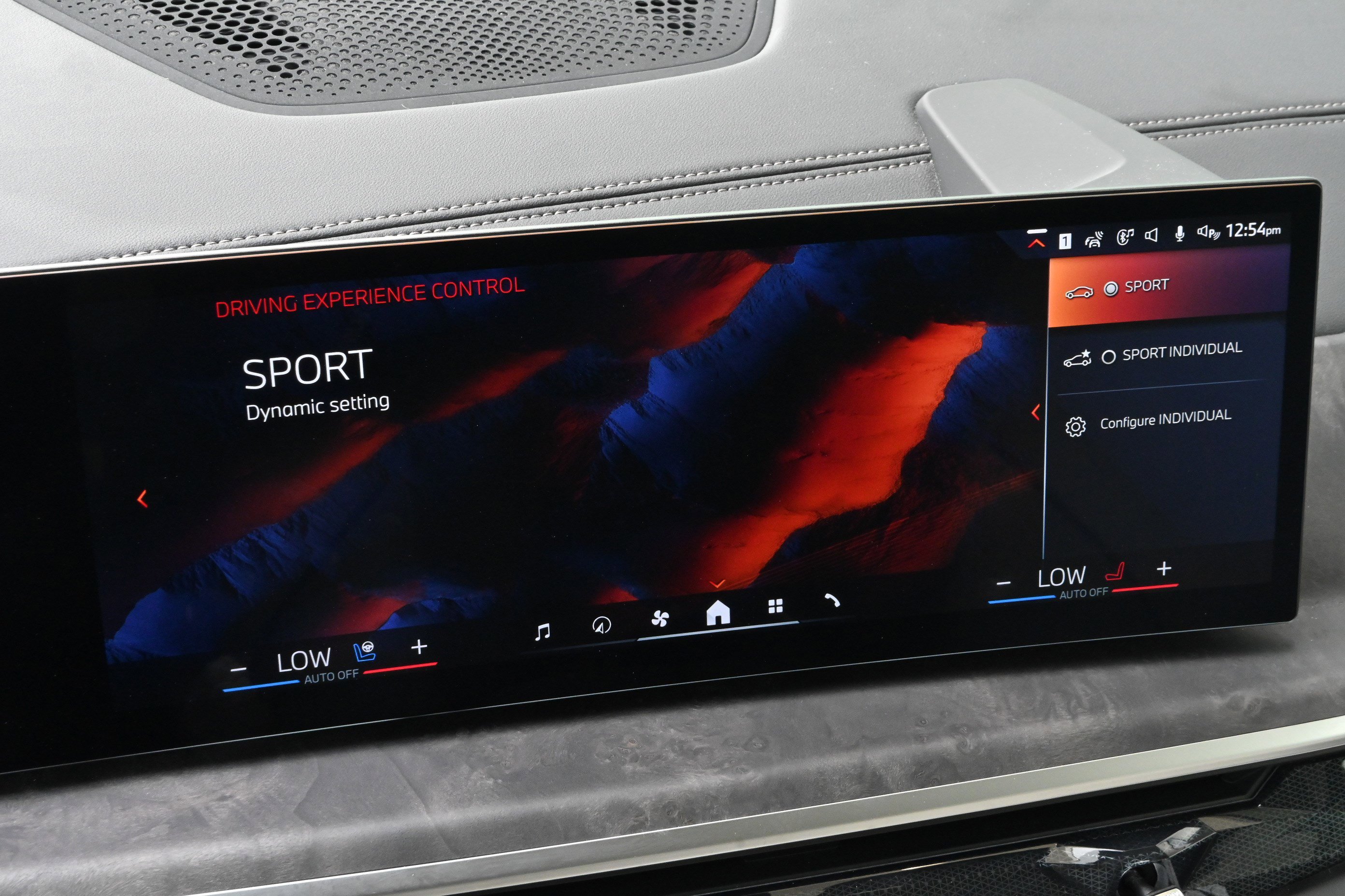 Certified 2025 BMW X7 xDrive40i w/ Executive Package image 35