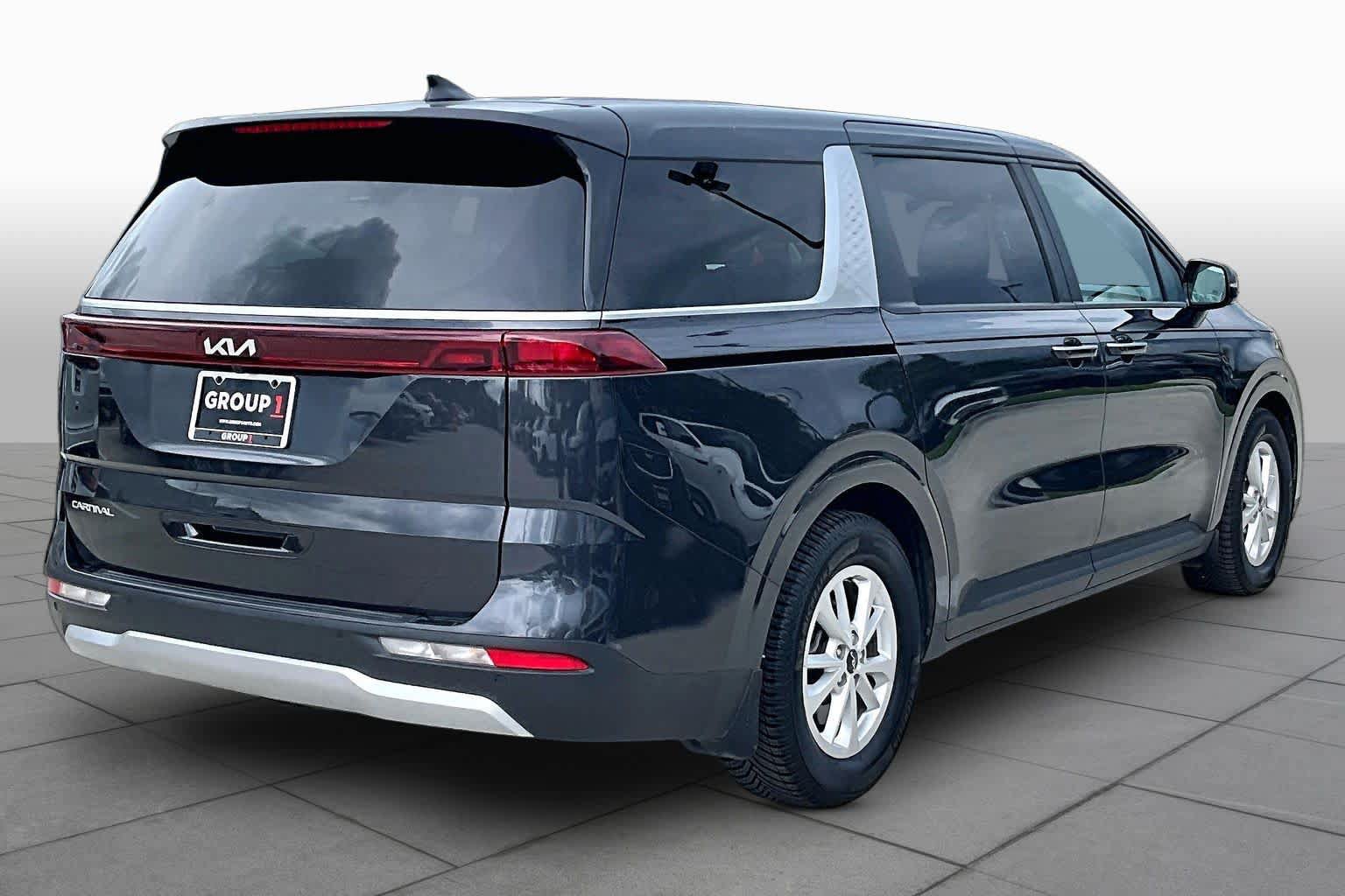 Certified 2023 Kia Carnival LX FWD image 12
