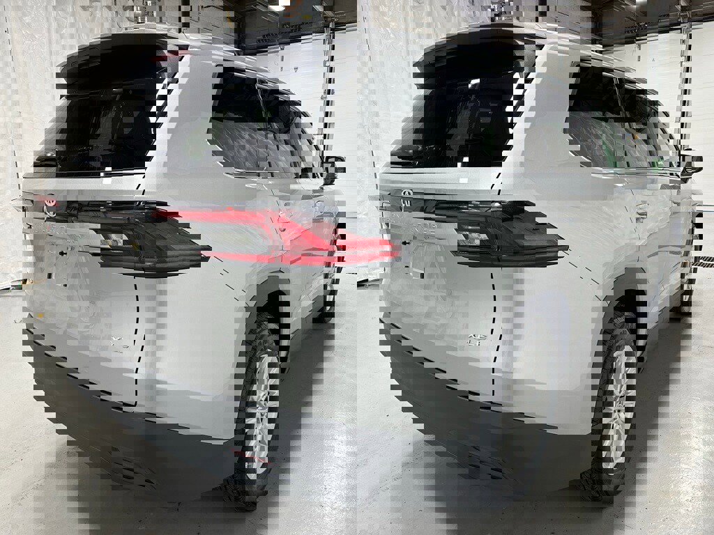 Used 2025 Toyota Grand Highlander AWD image 7