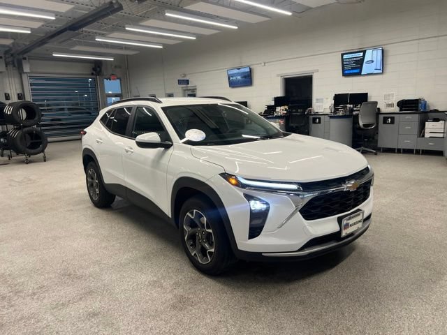 New 2026 Chevrolet Trax LT w/ Driver Confidence Package FWD image 3