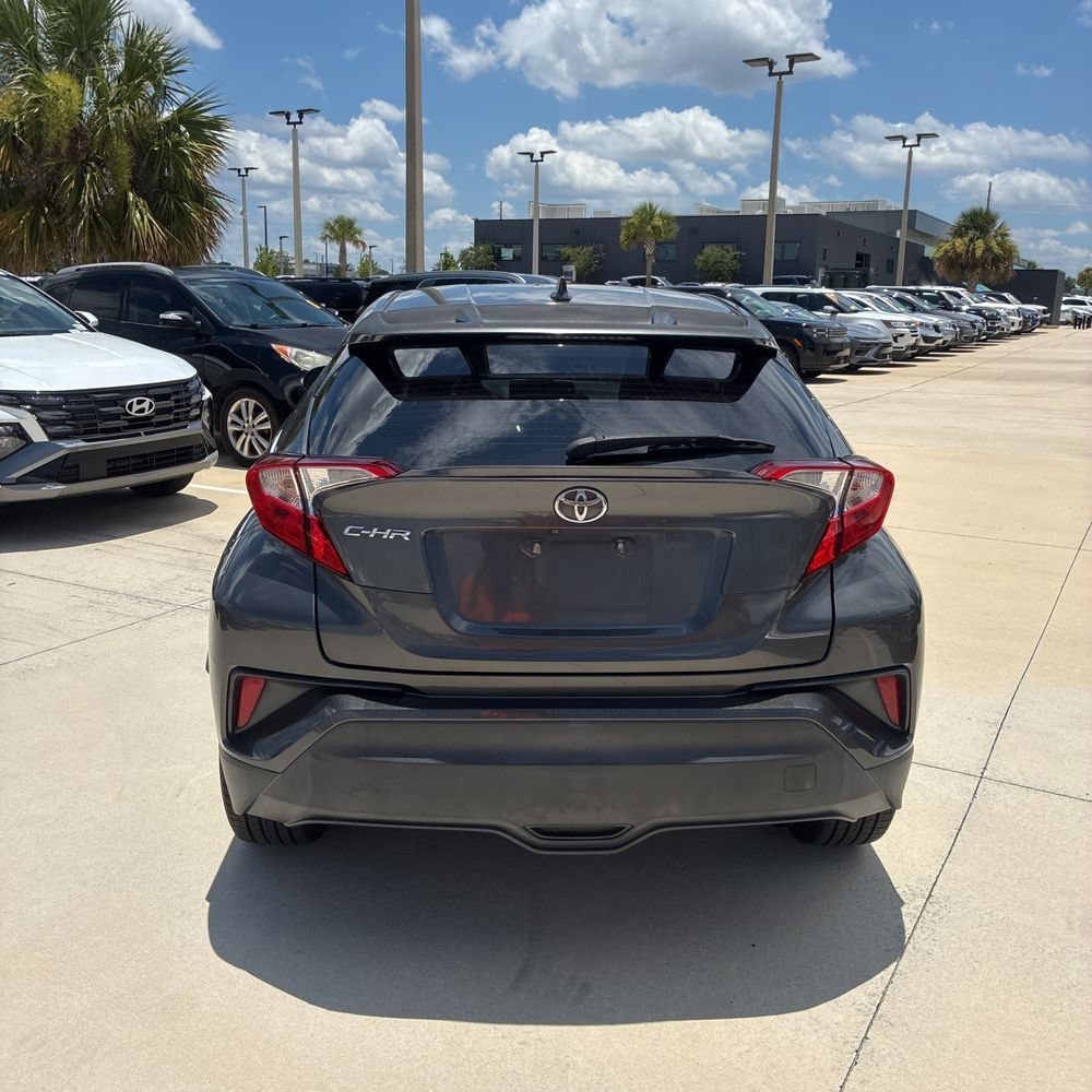 Used 2018 Toyota C-HR XLE FWD image 5