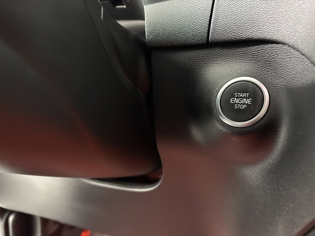 Used 2019 Volvo XC40 T5 R-Design image 22