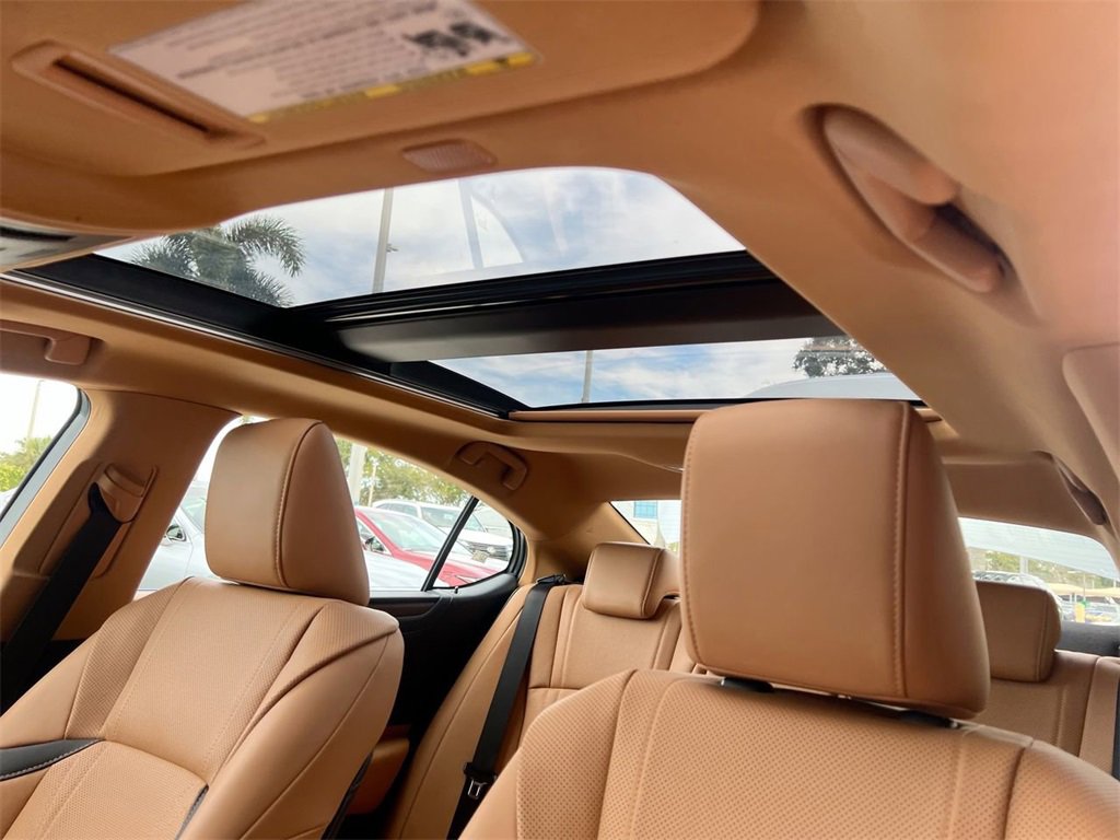 Certified 2024 Lexus ES 350 Luxury image 18