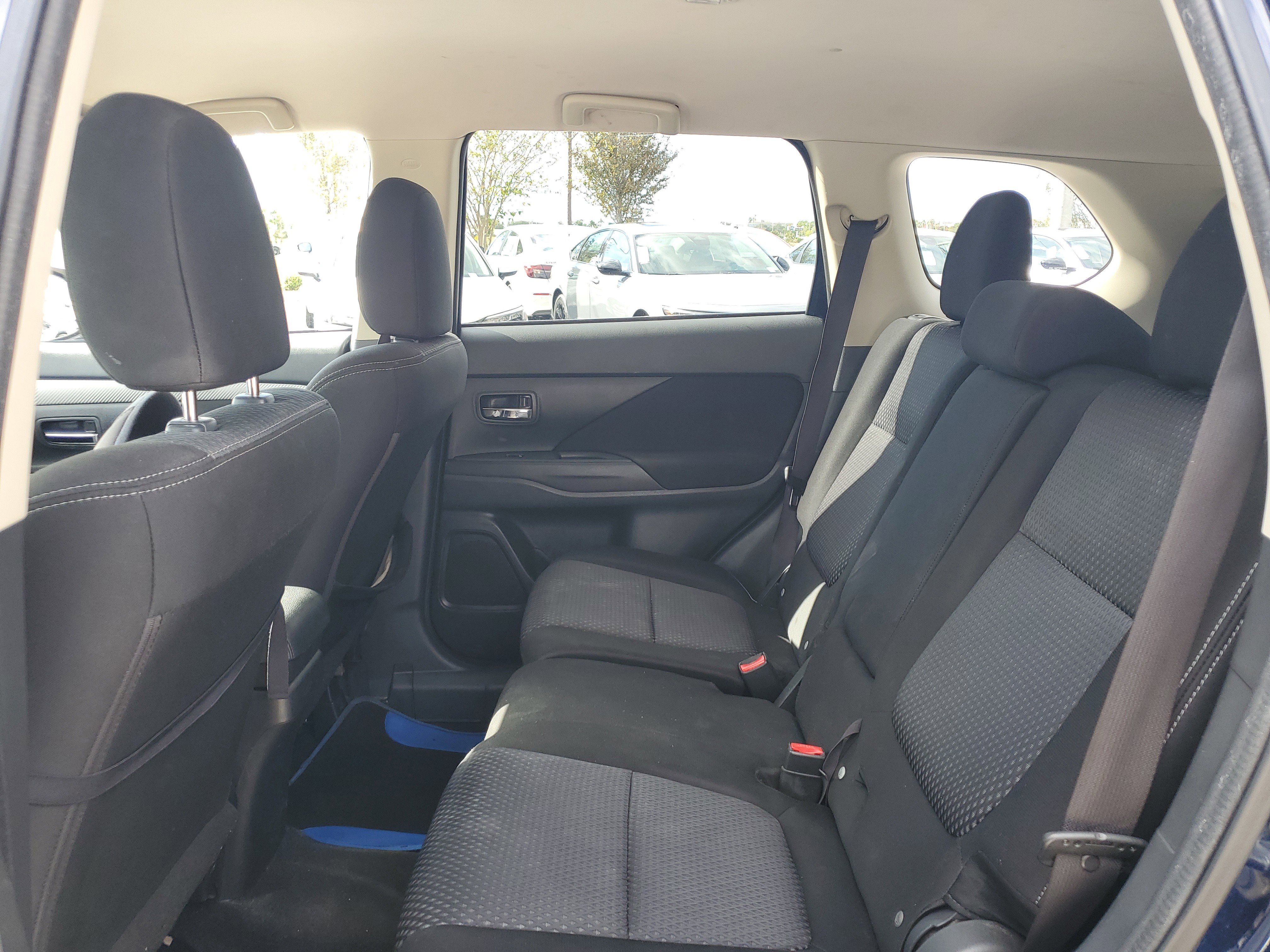 Used 2018 Mitsubishi Outlander ES image 13