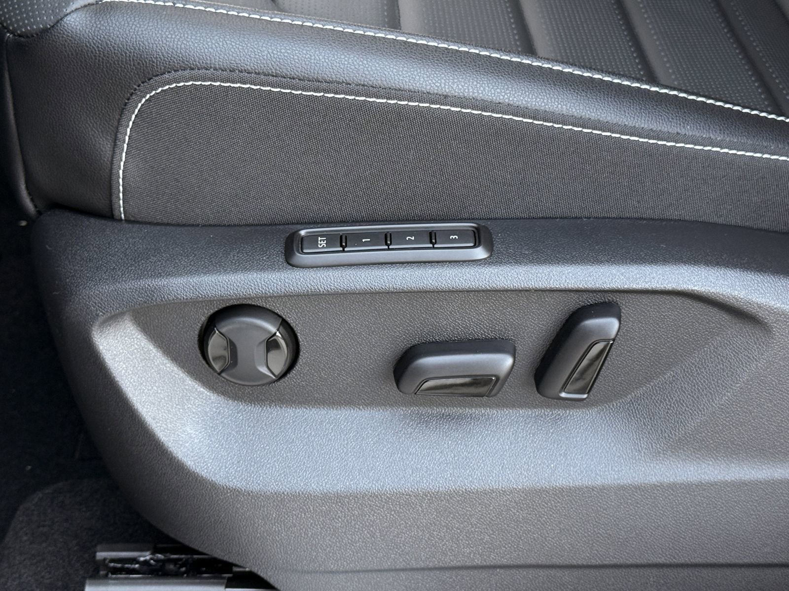 New 2026 Volkswagen Atlas Cross Sport SEL R-Line image 22