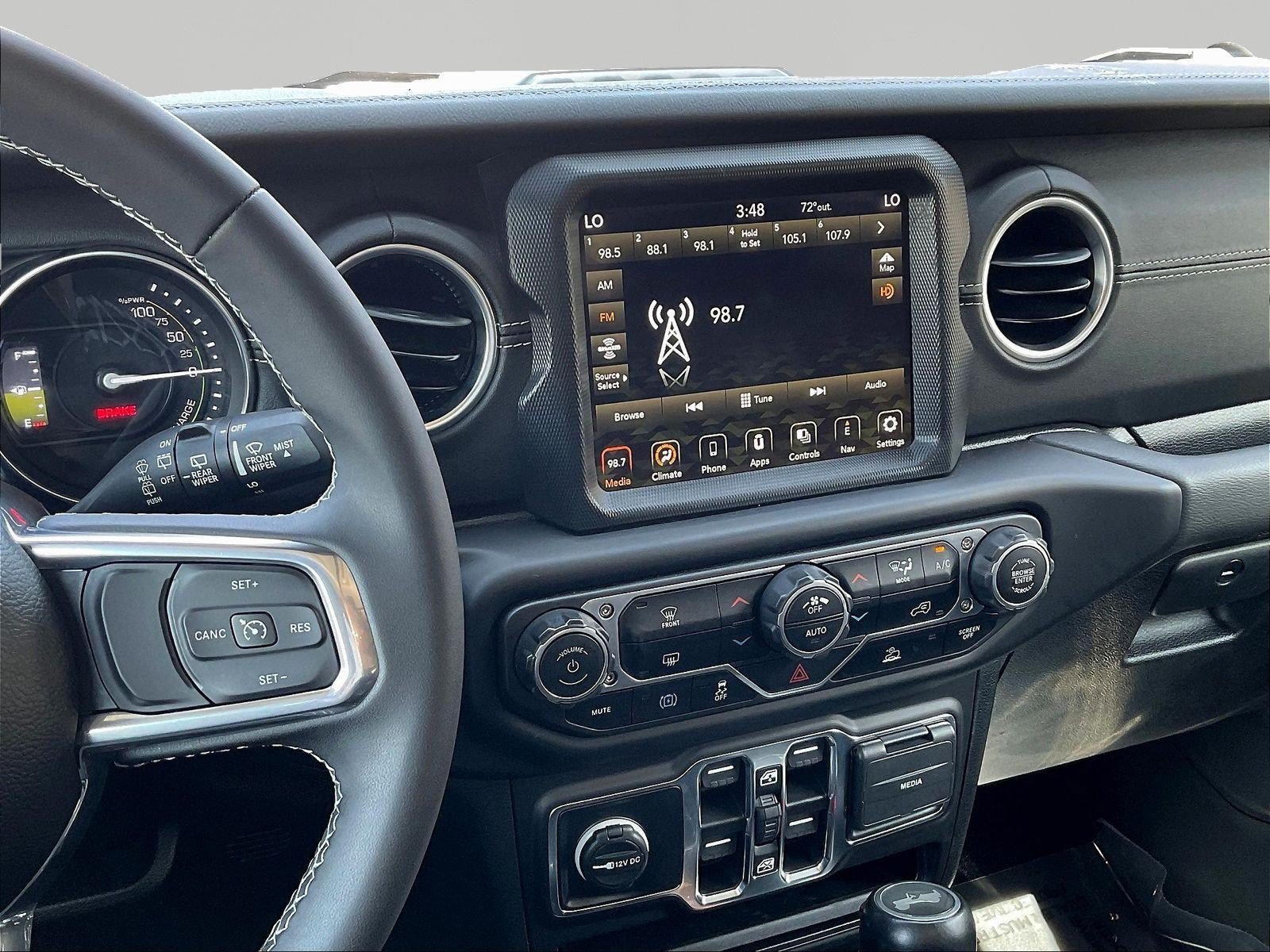 Used 2023 Jeep Wrangler Unlimited Sahara AWD/4WD image 9