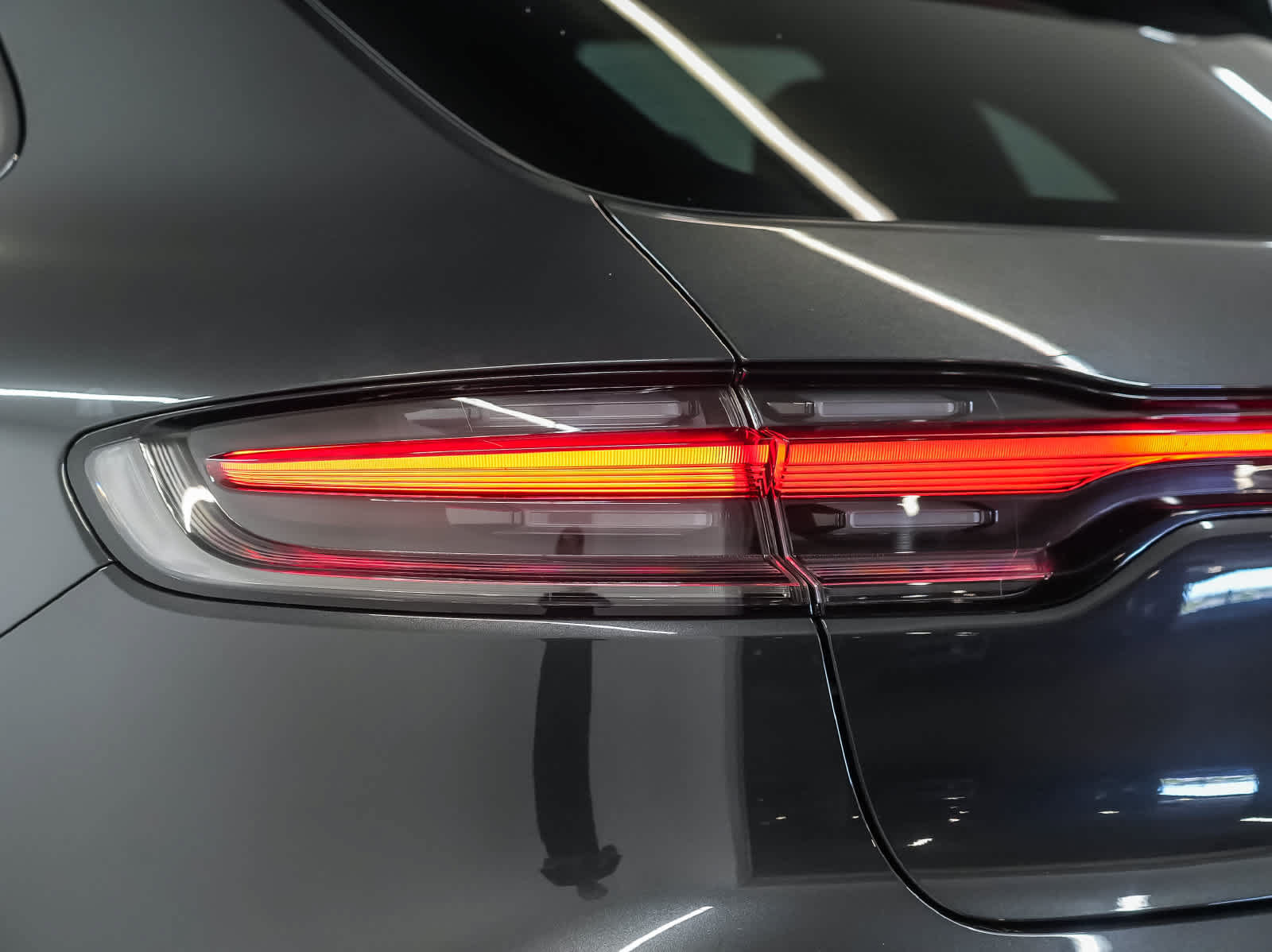 Used 2023 Porsche Macan S AWD/4WD image 12