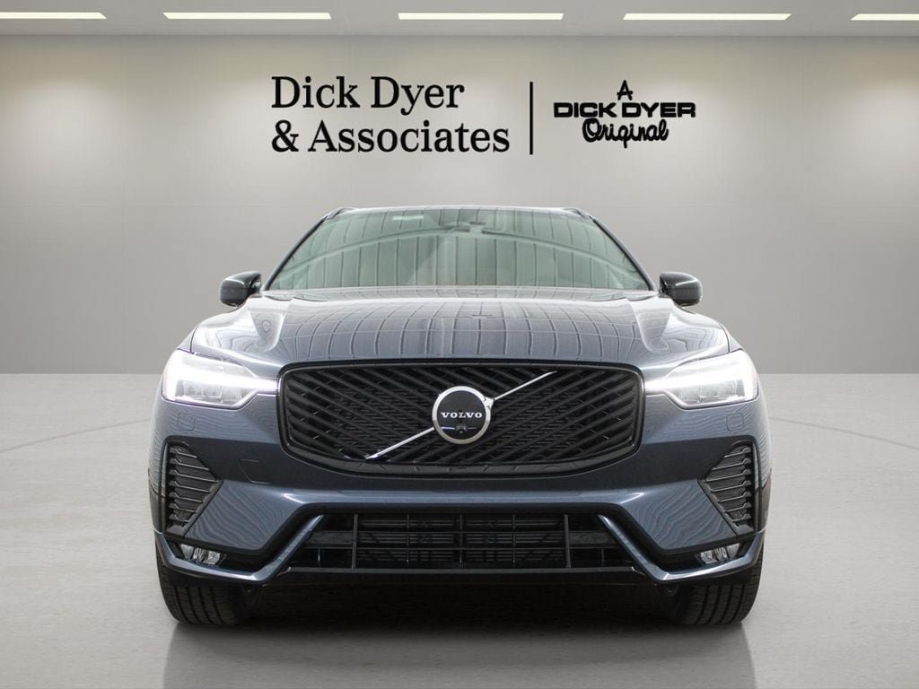 New 2026 Volvo XC60 B5 Plus w/ Protection Package Premier AWD/4WD image 4