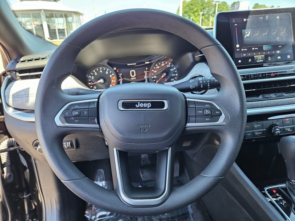 Used 2025 Jeep Compass Sport AWD/4WD image 19