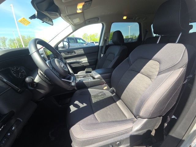 Used 2025 Nissan Pathfinder SV FWD image 26
