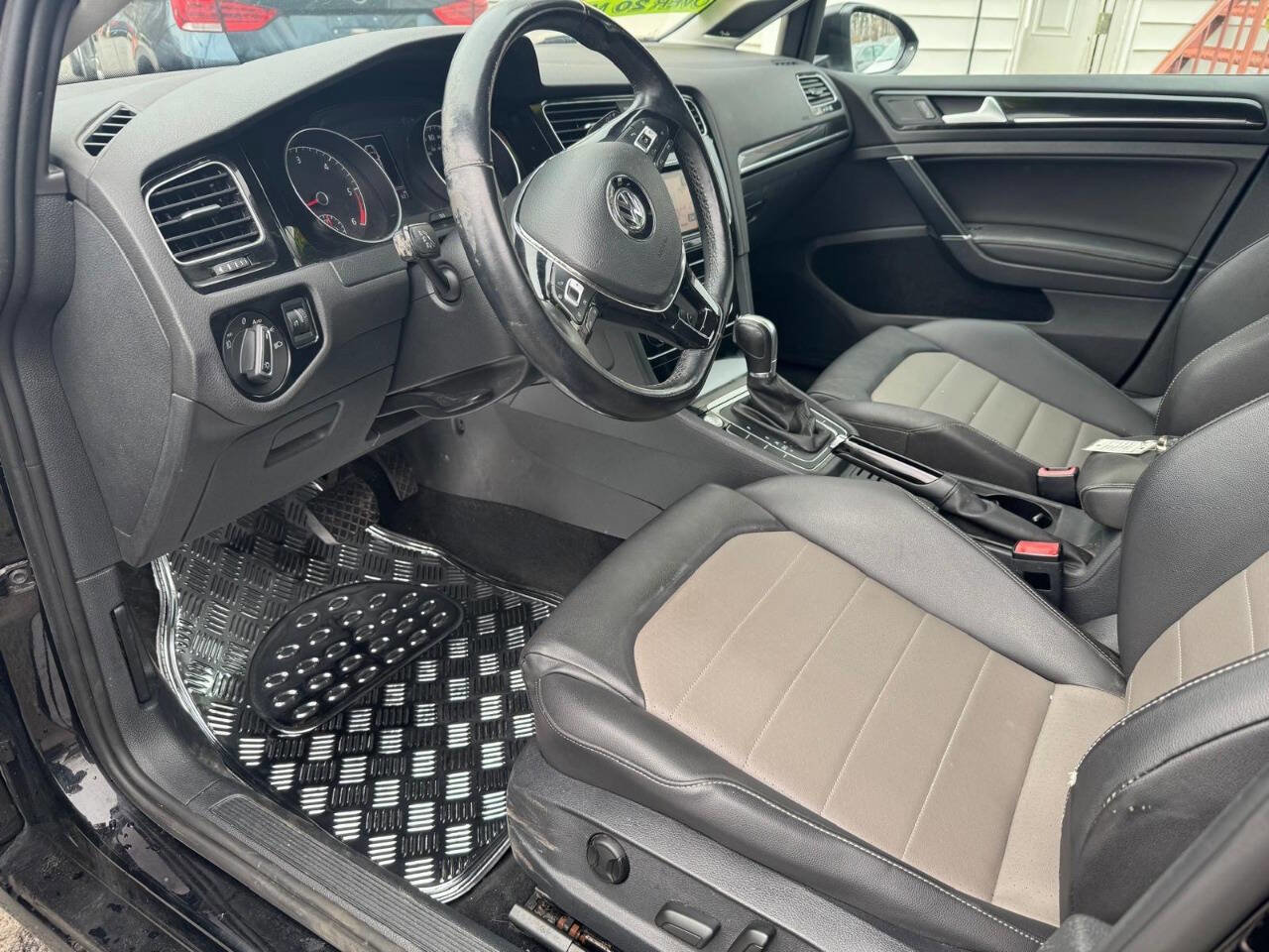 Used 2015 Volkswagen Golf TDI S image 26